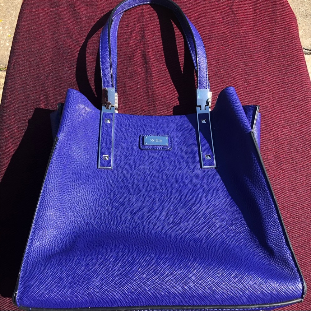 Prune Purse. Medium Size, Blue. Perfect for any occasion 💙The Color Is BLUE.